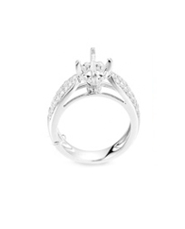 18K金镶嵌钻石戒指